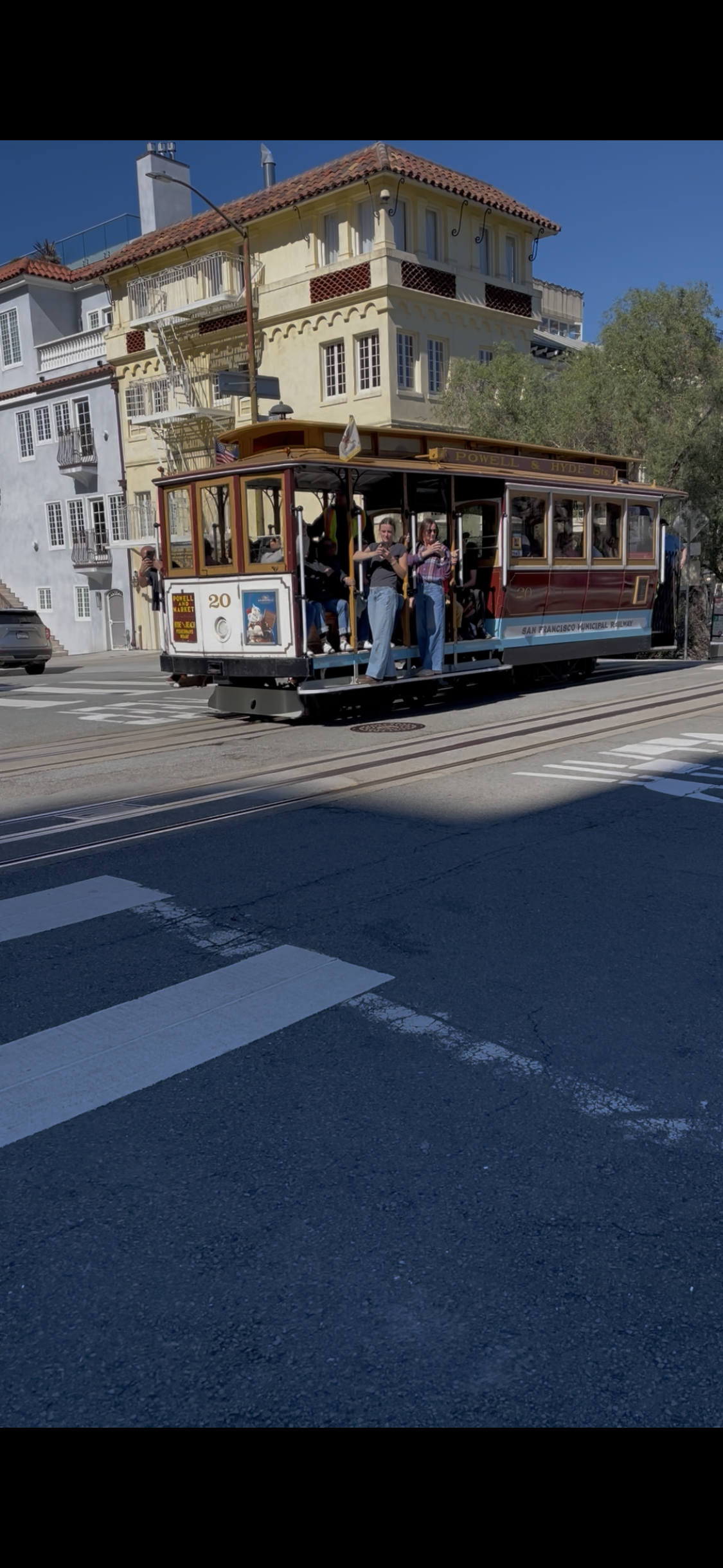 Cable car at Lombard Street
